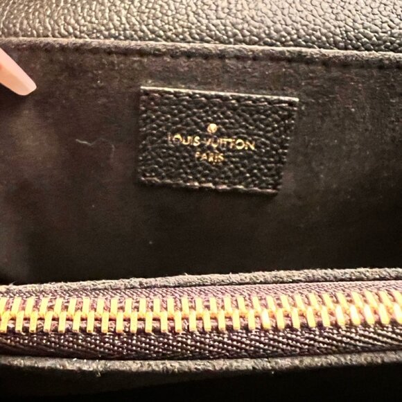 New with Receipt Louis Vuitton Metis East West Pouchette in Black - Picture 6 of 16